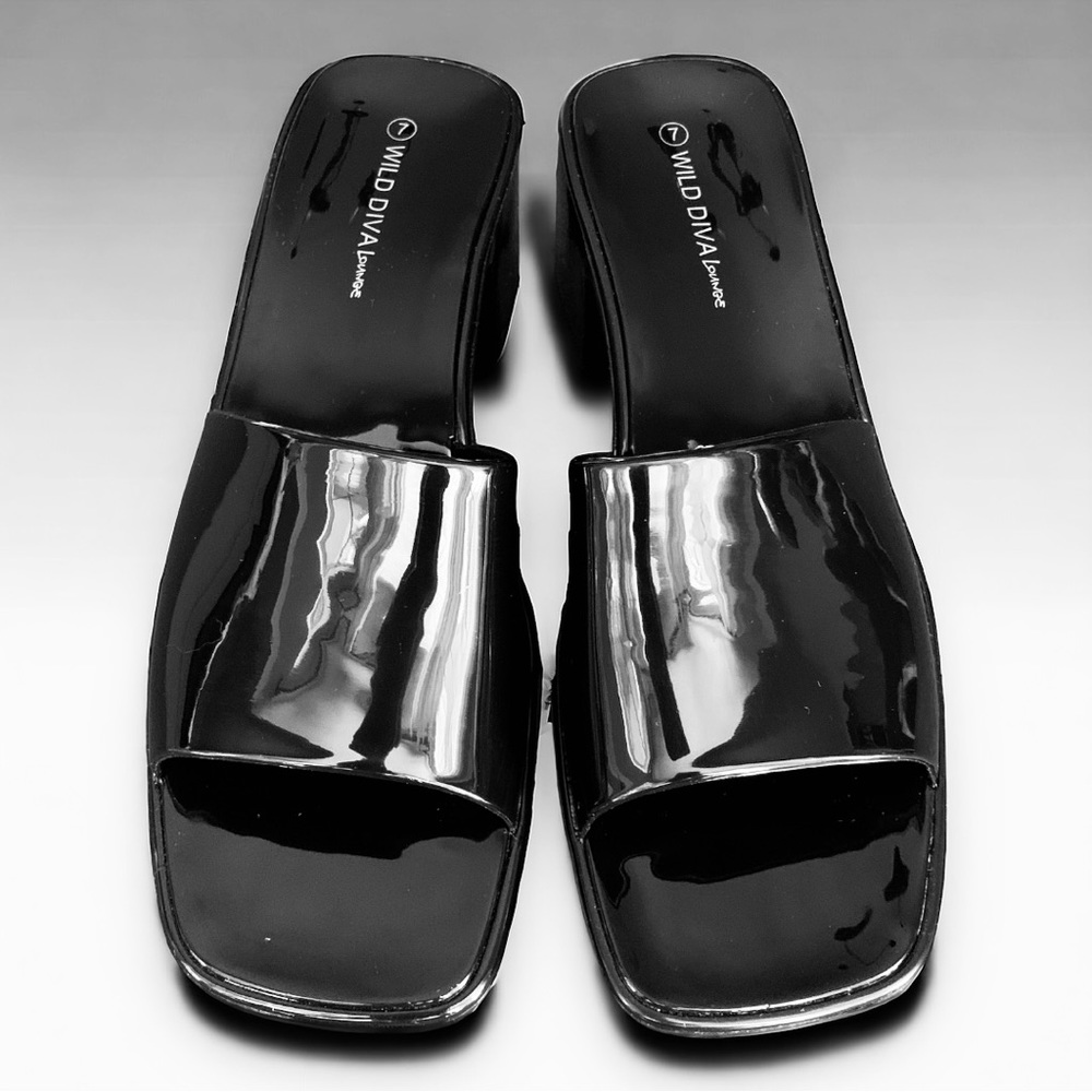 NEW Wild Diva Lounge Black Dare To Be You Sandals Size 7